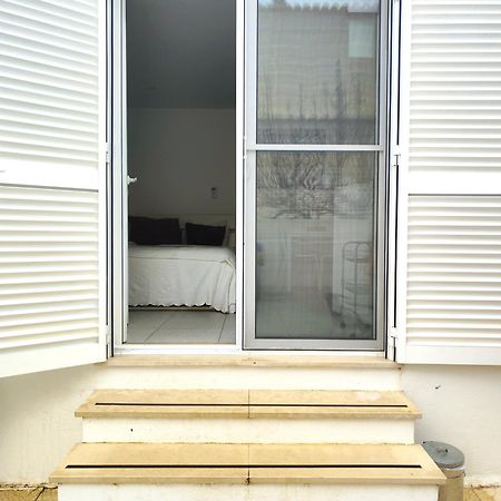 Moradia Geminada V0 - Localizacao Central - Privada Quarteira Exterior foto