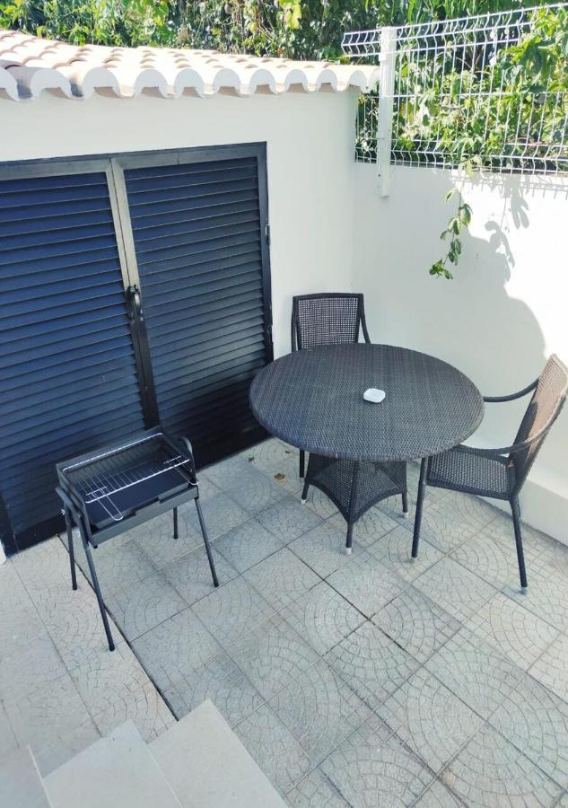 Moradia Geminada V0 - Localizacao Central - Privada Quarteira Exterior foto