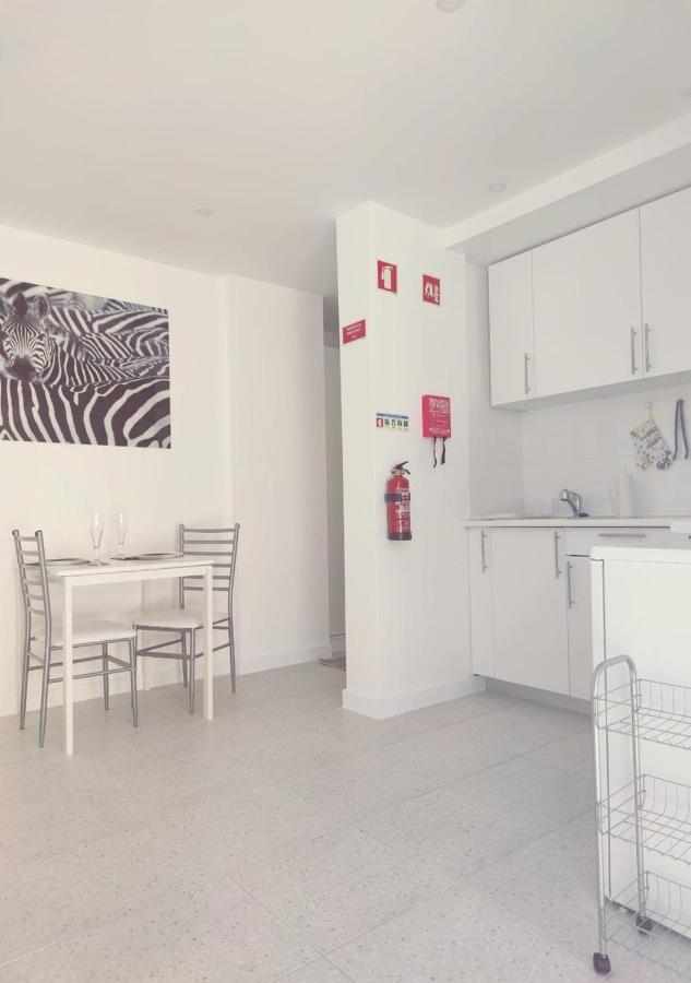 Moradia Geminada V0 - Localizacao Central - Privada Quarteira Exterior foto